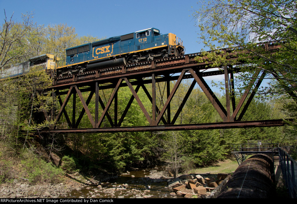 CSXT 1712 Leads M426-12 over Messalonskee Stream